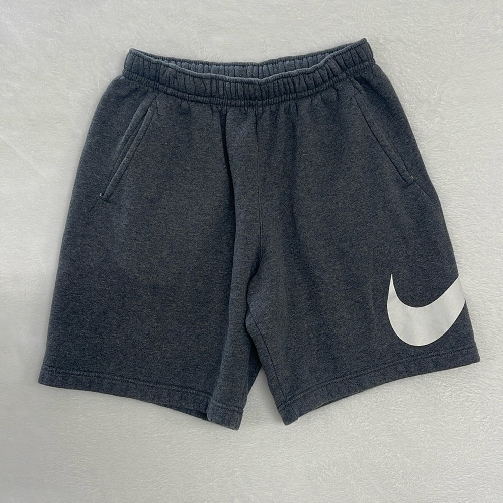 Nike Sportswear Club‎ Shorts Grey Mens sz Medium